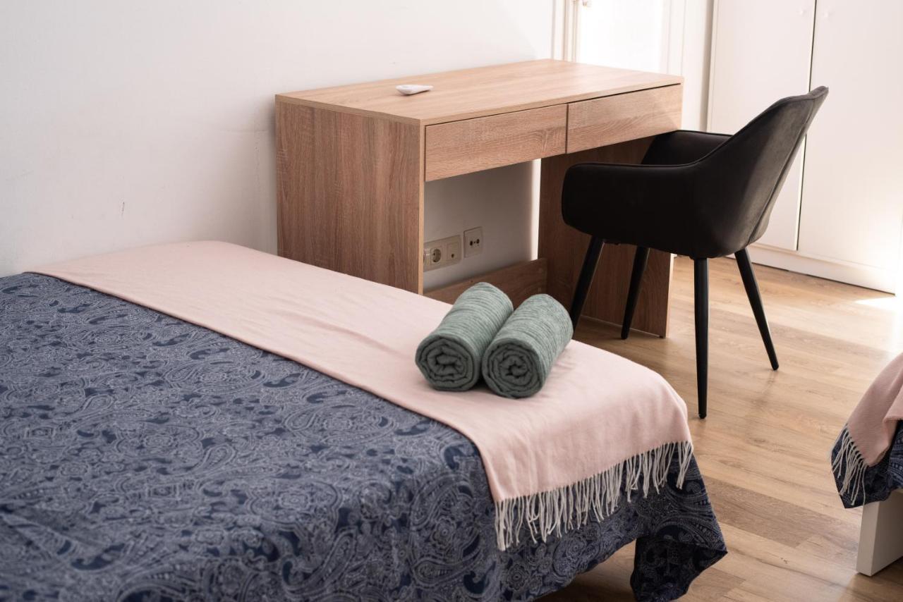 By Port Vell Rooms Barcelona Bagian luar foto