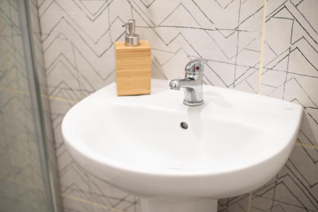 By Port Vell Rooms Barcelona Bagian luar foto